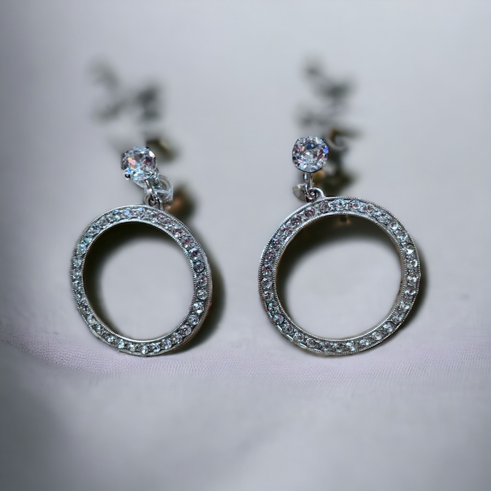 Stunning Vintage Silver Tone Metal Dangle Rhinestone Hoop Screw Back Earrings